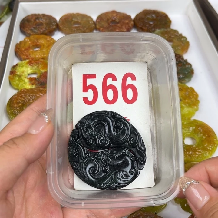 蛇纹石玉足银镀金镶嵌颈饰绿*花