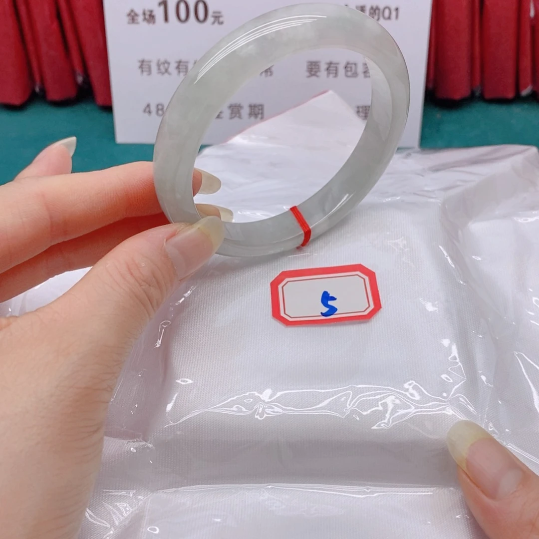 翡翠手镯未镶嵌用****来0555555555