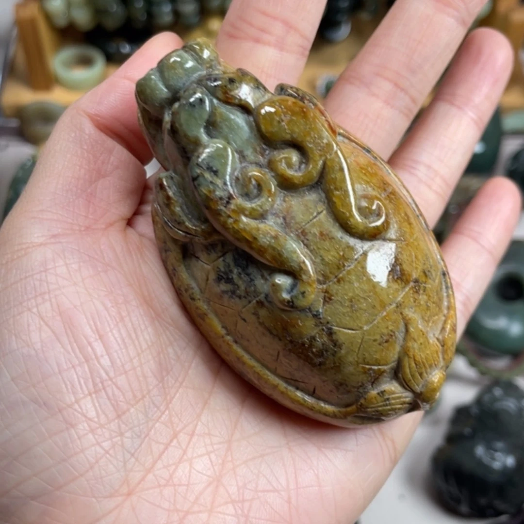 【闪购商品】未镶嵌岫岩河磨玉（透闪石质玉）把件