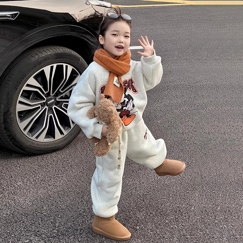 女童加绒运动套装秋冬2025新款儿童洋气冬装日系穿搭高级感两件套