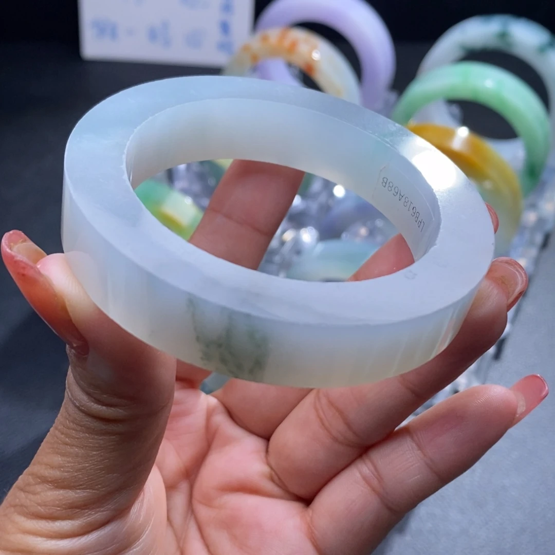 定制翡翠未镶嵌翡翠手镯