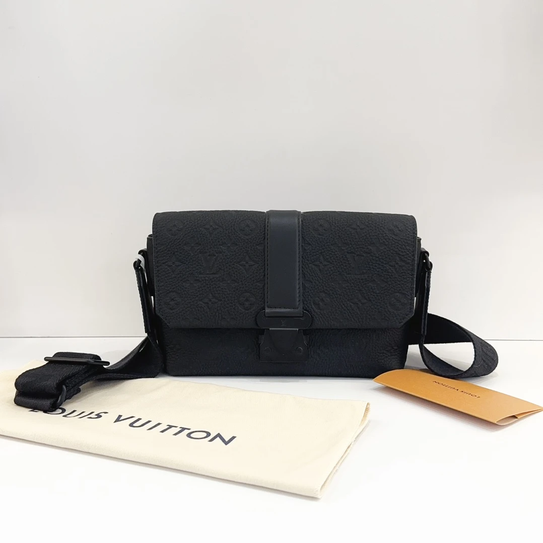 99新 LouisVuitton/路易威登 蔚蓝/so black 全皮老花压纹邮差包