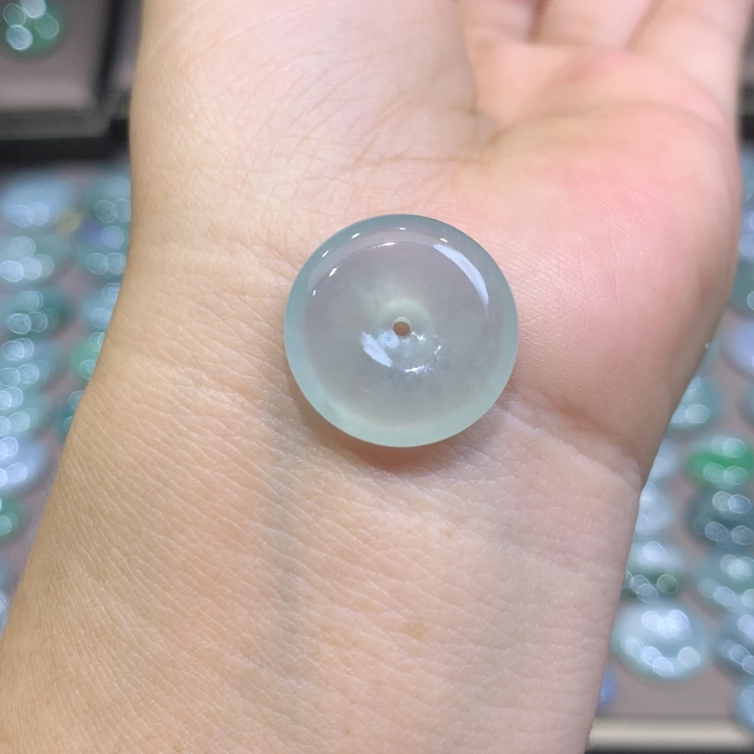 焱***○翡翠未镶嵌颈饰平安扣