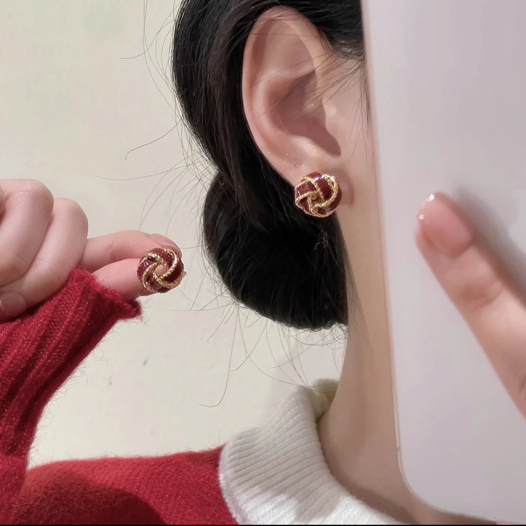 铜合金珐琅耳饰 本命年风火轮珐琅同心结耳钉爆款轻奢红高级F715