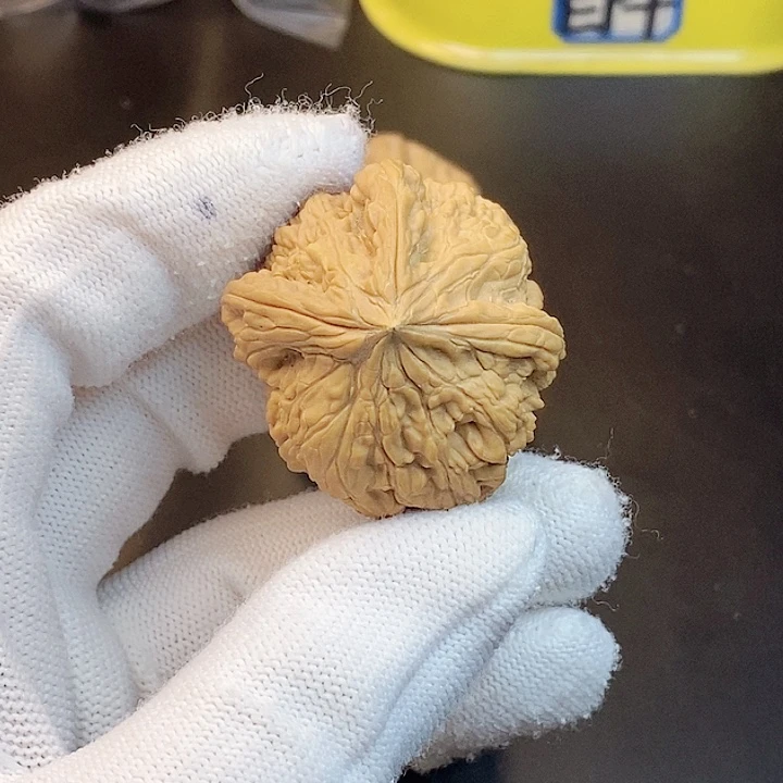 T***y文玩核桃吊坠瑕疵单只不退不换