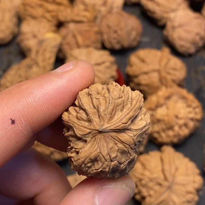 文玩核桃吊坠巍**敌文玩核桃异形单只