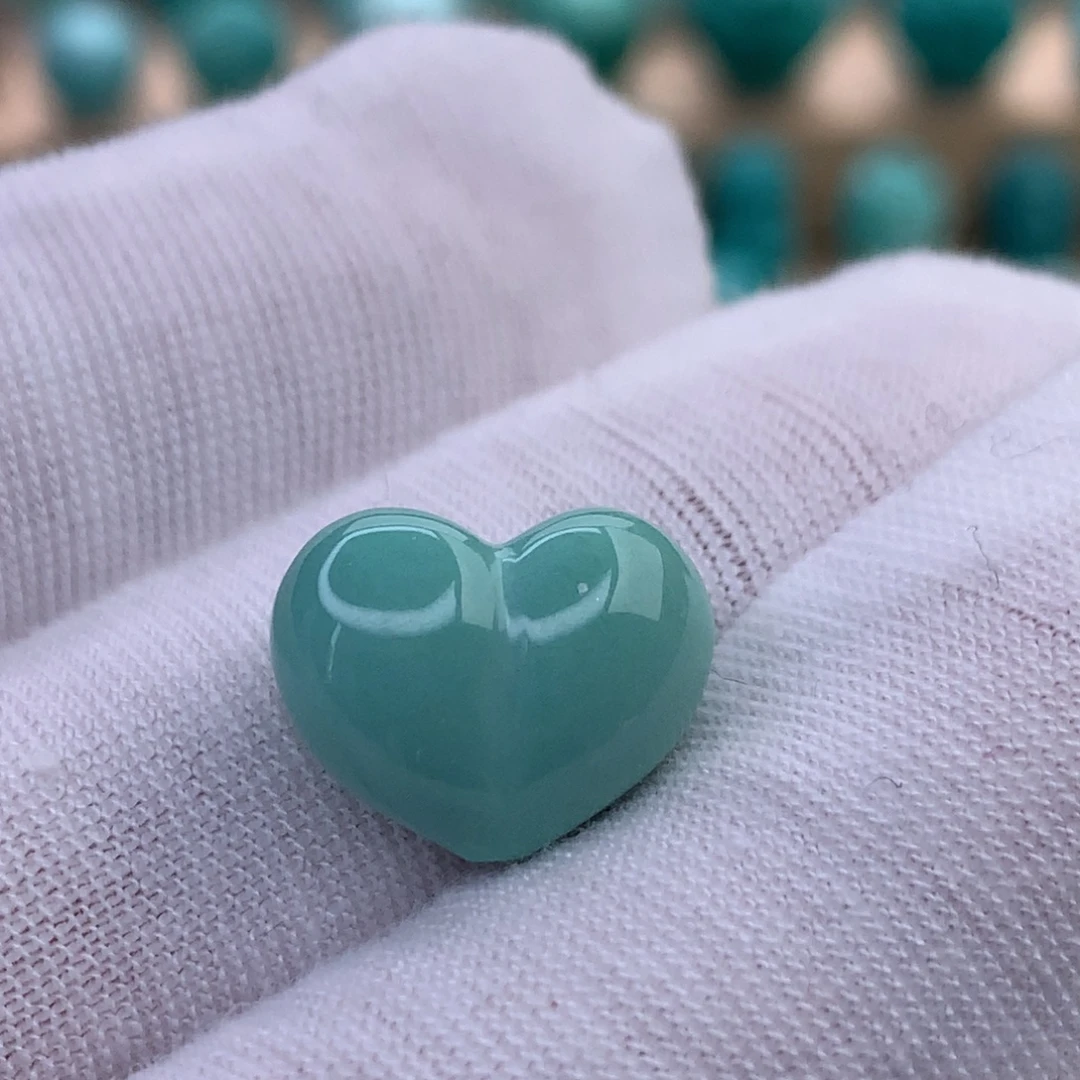 绿松石未镶嵌珠宝奇石原矿绿松石爱心
