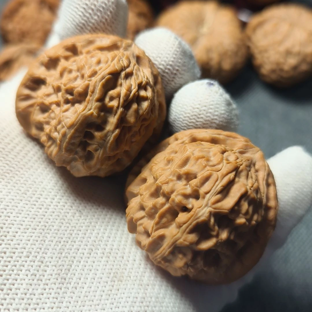 文玩核桃把件全品三角白文玩核桃