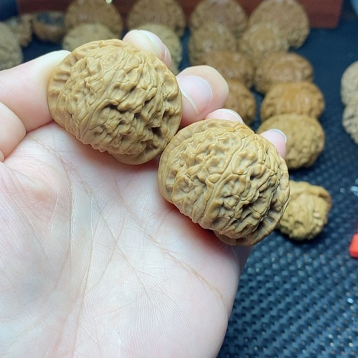 文玩核桃把件39球白