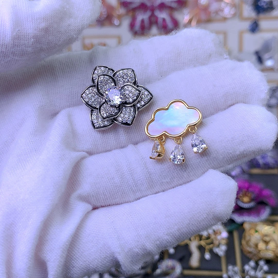 诺***舟合成立方氧化锆铜胸针