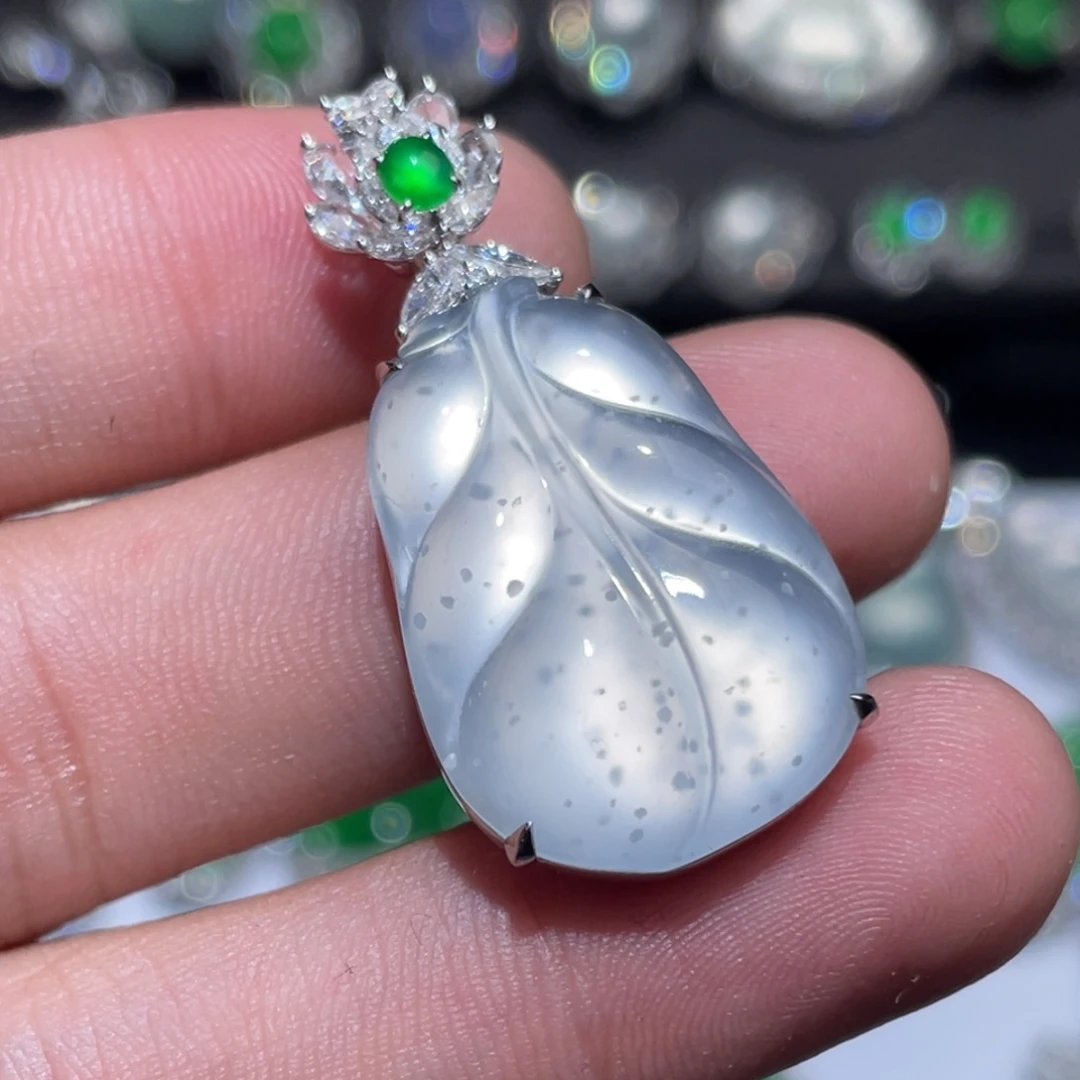 翡翠18K金镶嵌颈饰