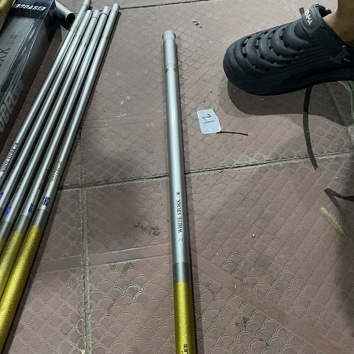 6.3米白鹤拼接鱼竿一根瑕疵配节的介意不拍不足米