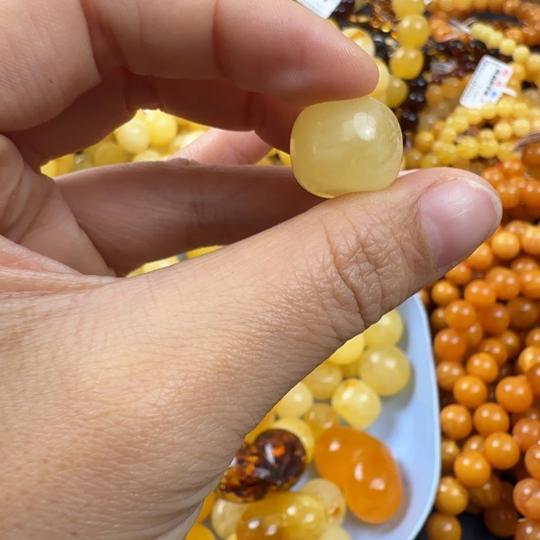 琥珀未镶嵌珠宝奇石