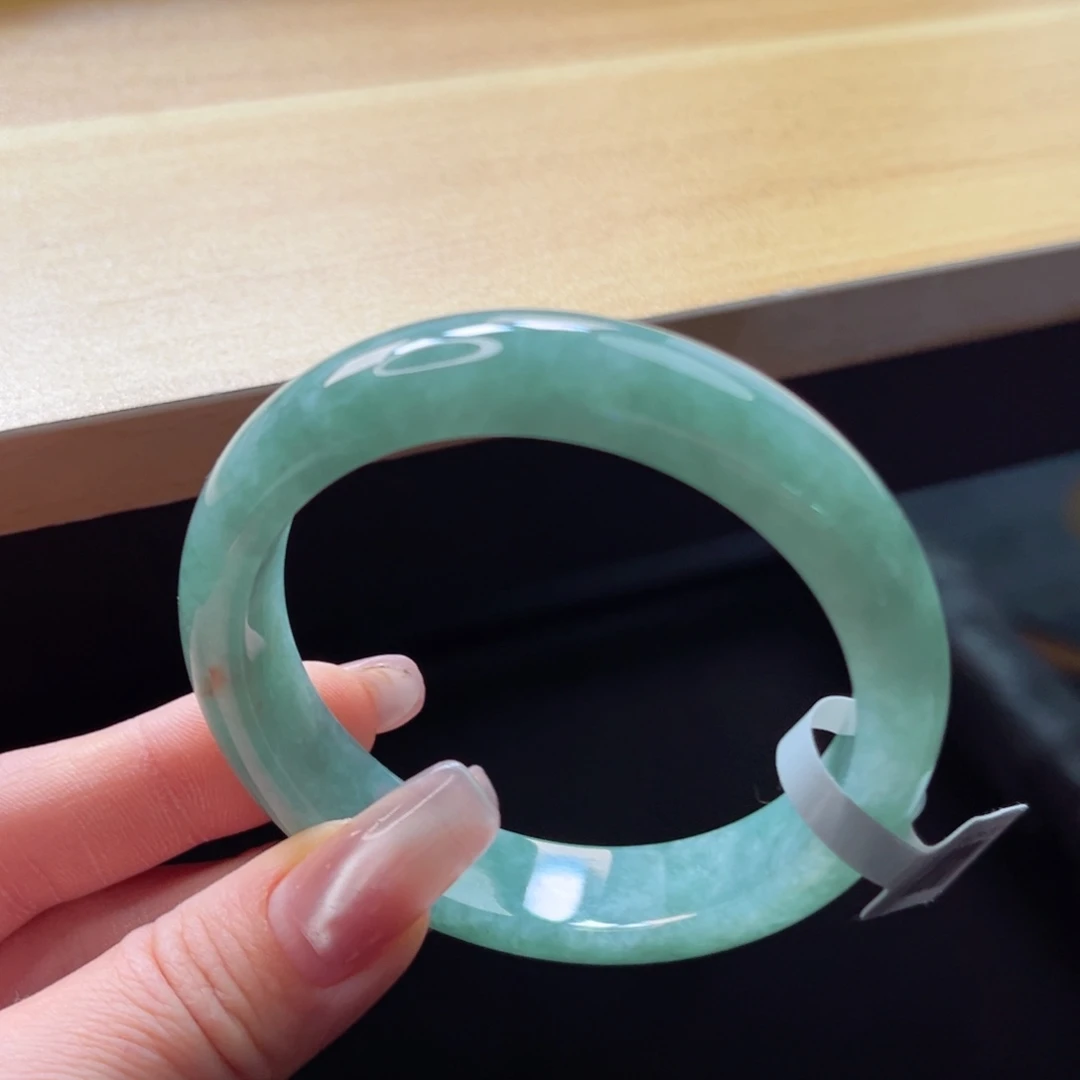 翡翠手镯未镶嵌手镯