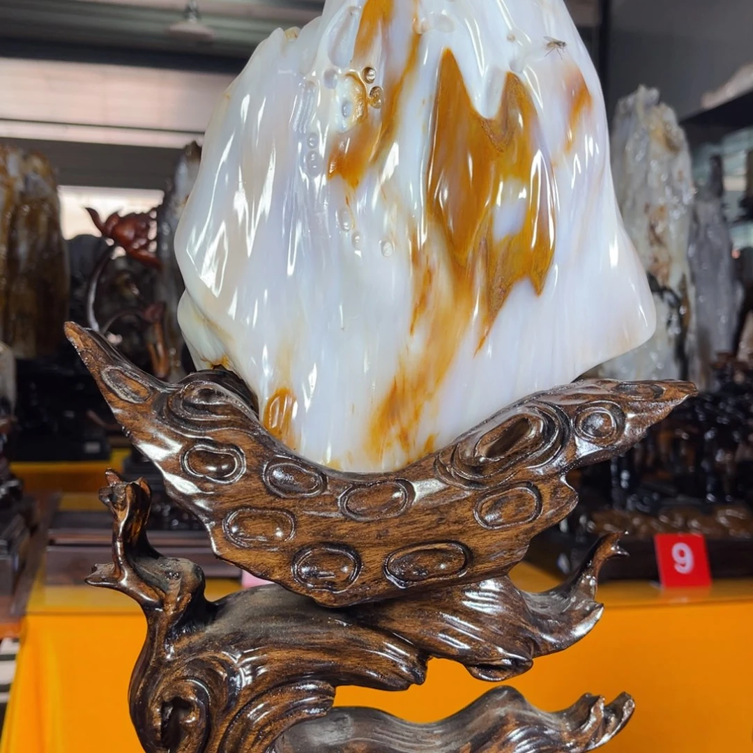 一***流硅化玉未镶嵌珠宝奇石