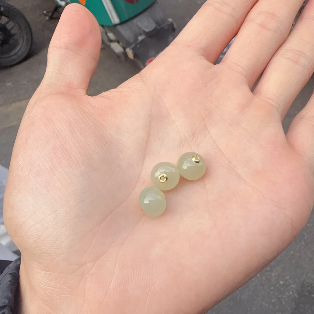 天然和田玉单珠豆子吊坠8x10mm左右多样性拍一发一jrj颜色随机