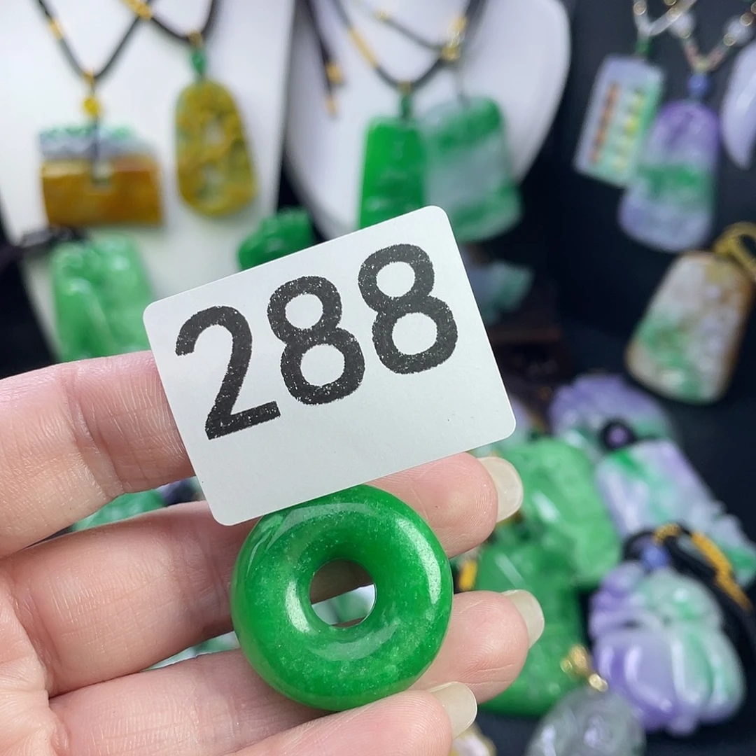 翡翠未镶嵌吊坠(赠链)