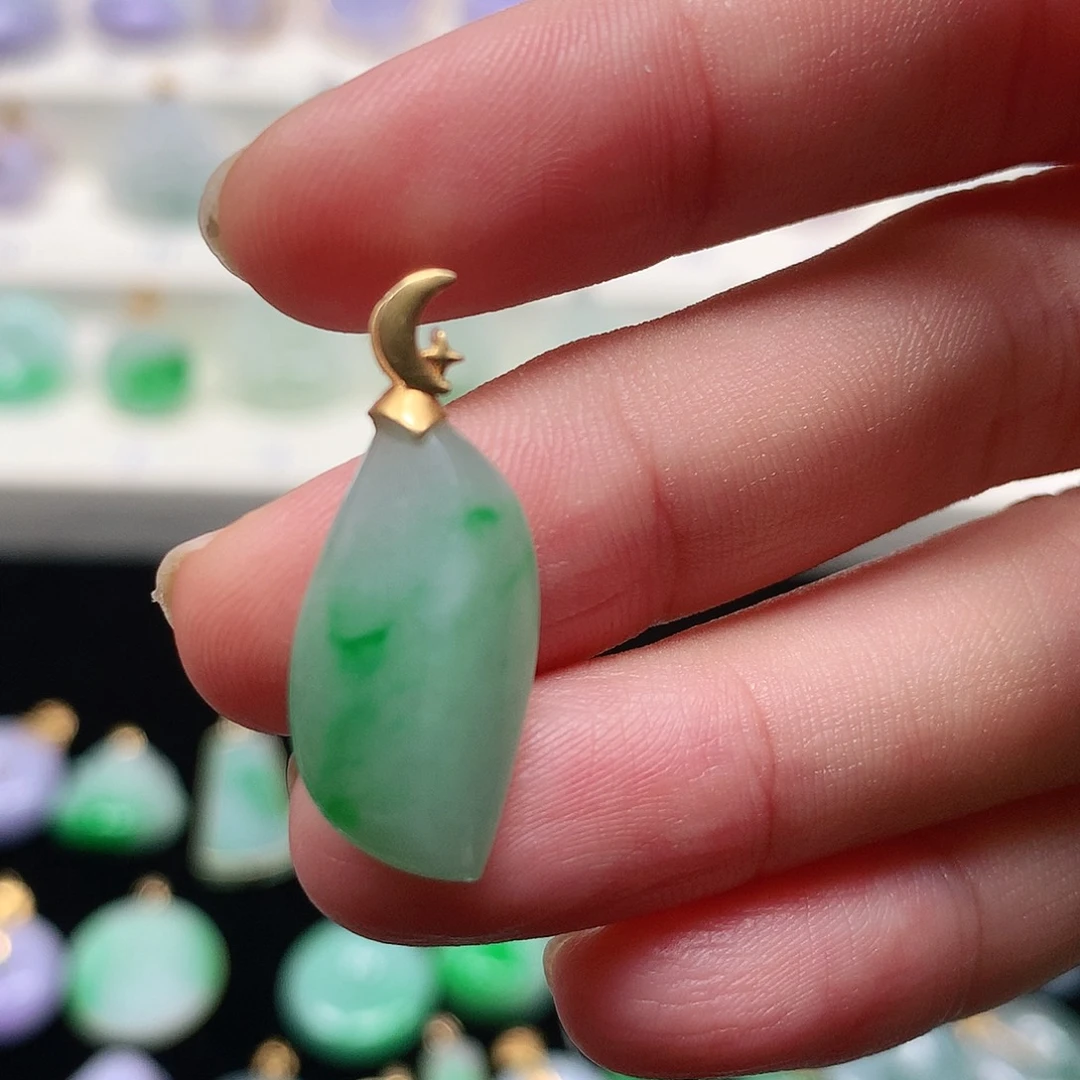 颈饰18K金镶嵌翡翠翡翠吊坠