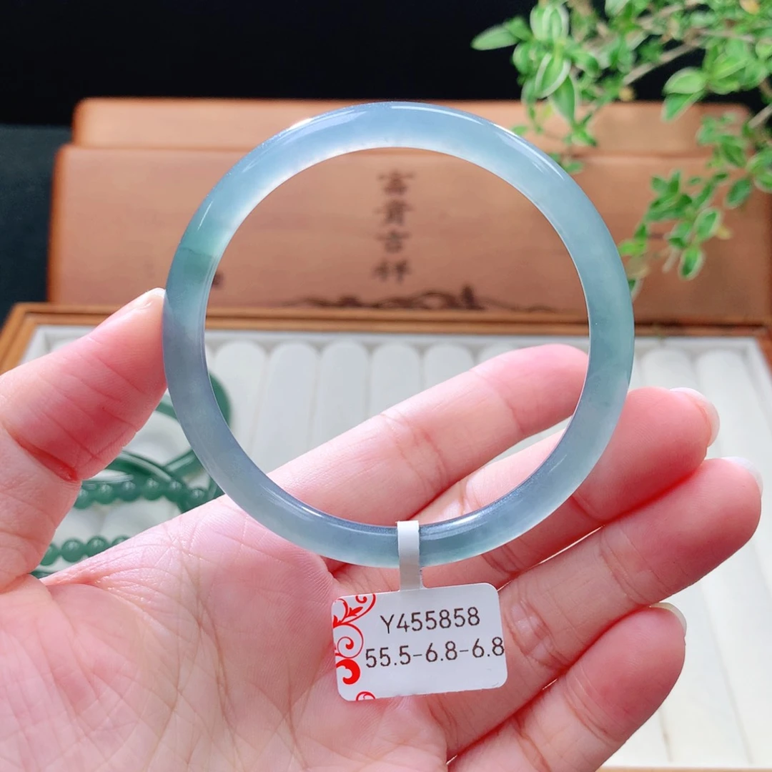 未镶嵌手镯（圆镯）翡翠