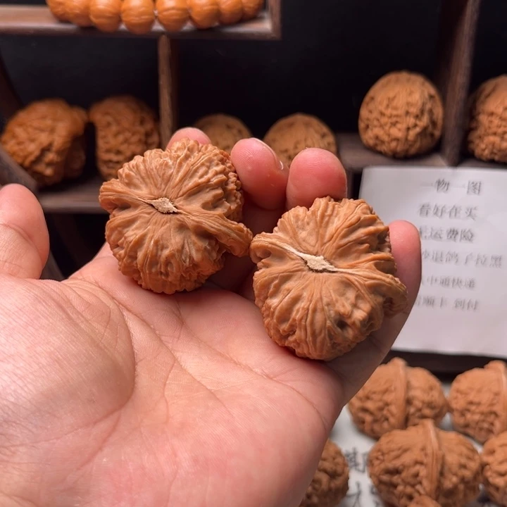 我****注文玩核桃手把件白狮子全品