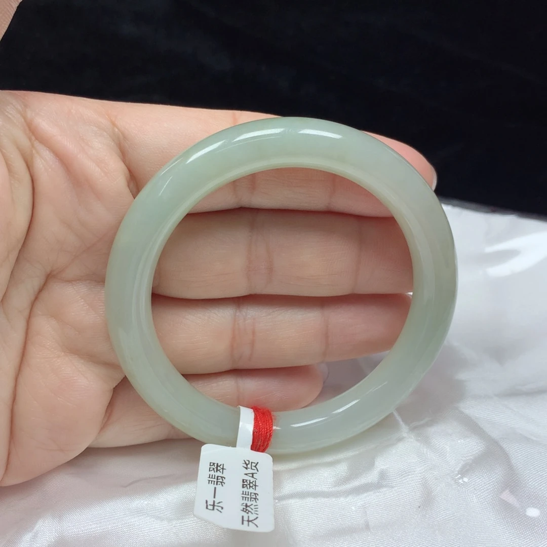 翡翠手镯（圆镯）未镶嵌55