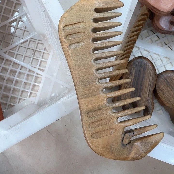 绿檀木大月梳子瑕疵款