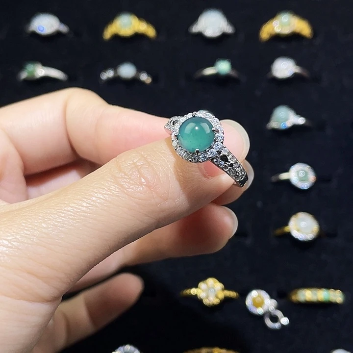 翡翠未镶嵌颈饰戒指