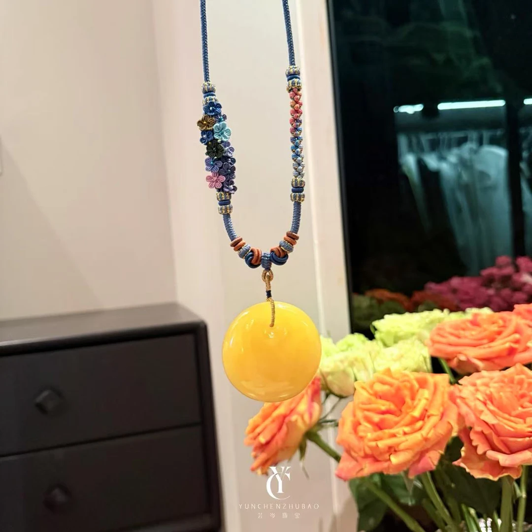 蜜蜡公主扣繁花编织项链 （