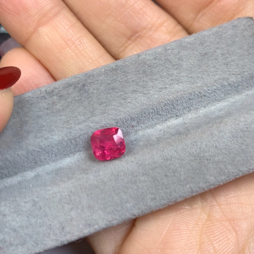 尖晶石裸石未镶嵌1.6ct马亨盖