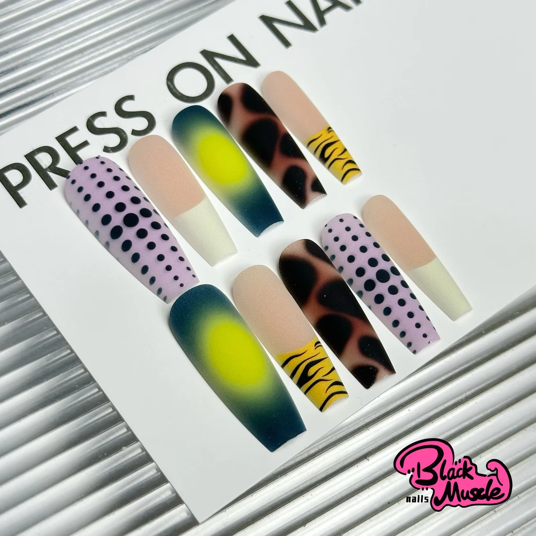 欧美辣妹不规则晕染穿戴机器美甲