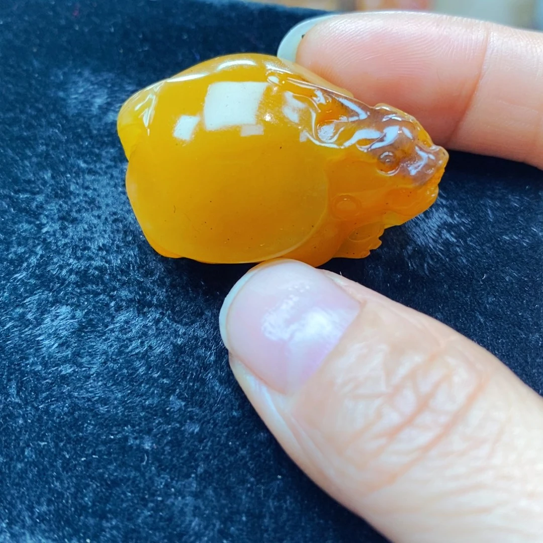 未镶嵌石英质玉（黄龙玉）颈饰
