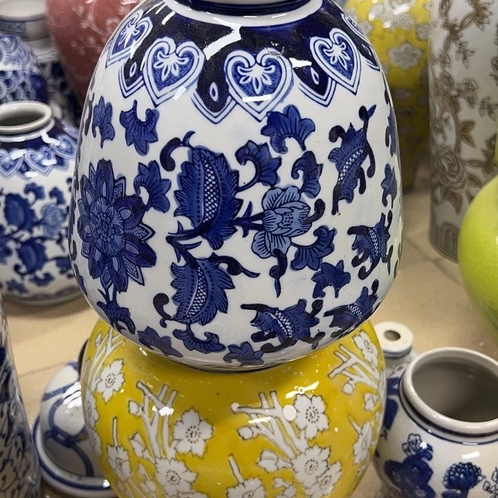 瓷片微瑕陶瓶。。。。。。。。。。。。。。。