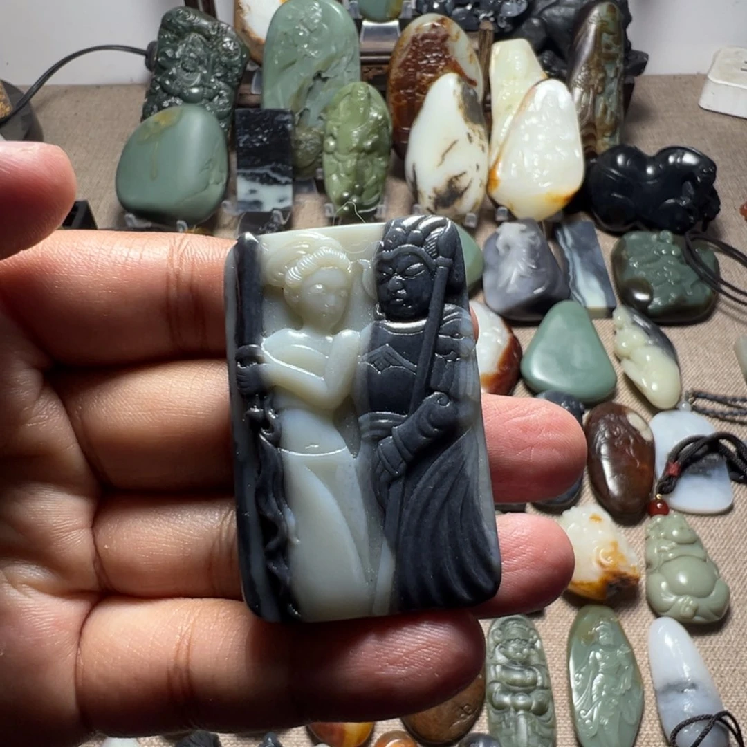 和田玉未镶嵌挂件美人