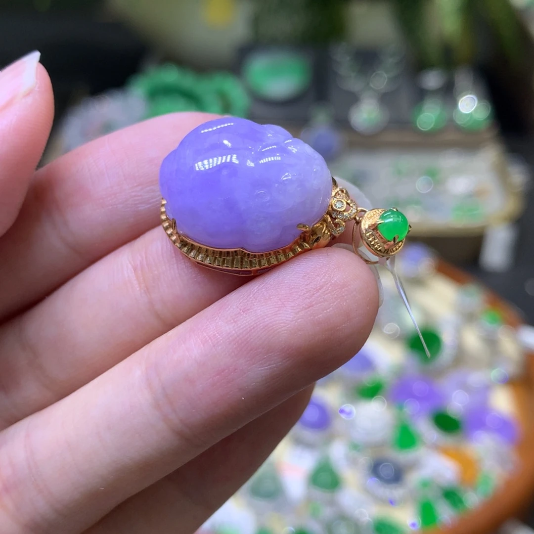 颈饰18K金镶嵌翡翠