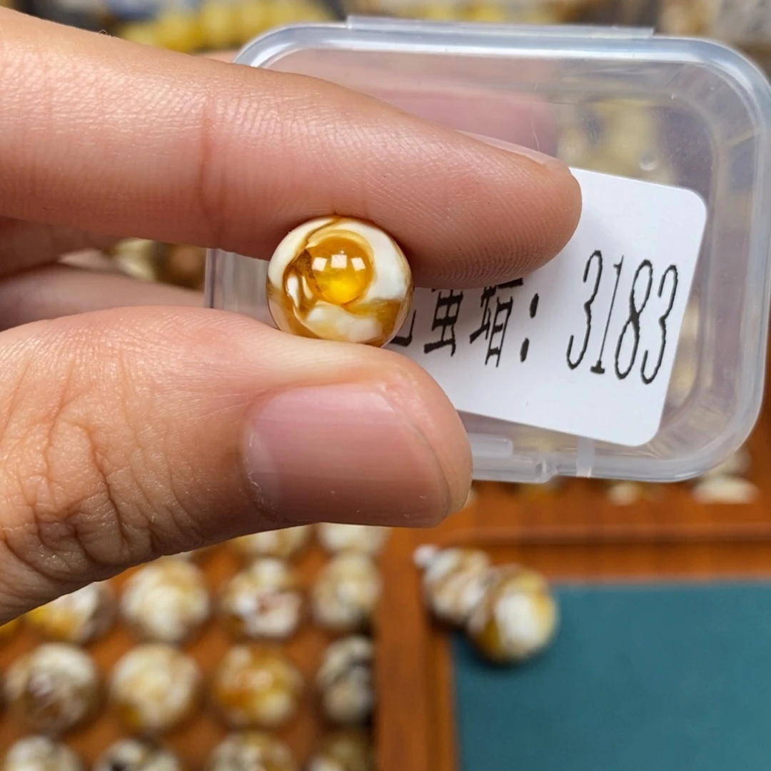 沁色蜜蜡未镶嵌3183