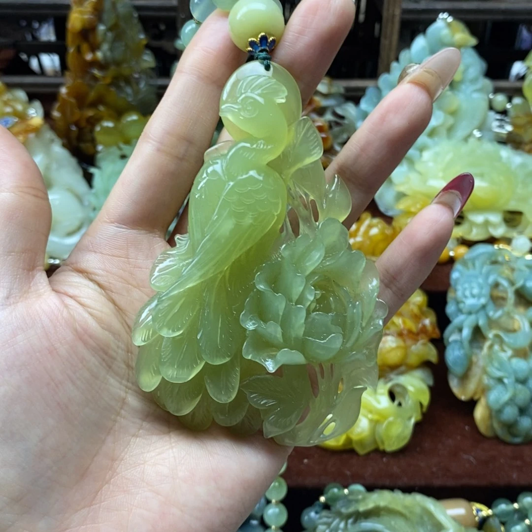 蛇纹石玉挂件未镶嵌