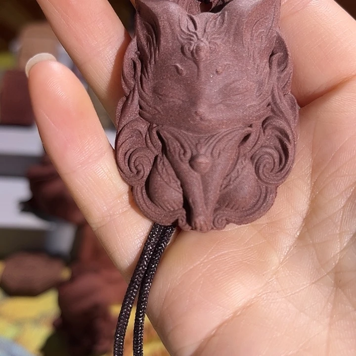 泥塑龙涎玫瑰九尾狐脖挂