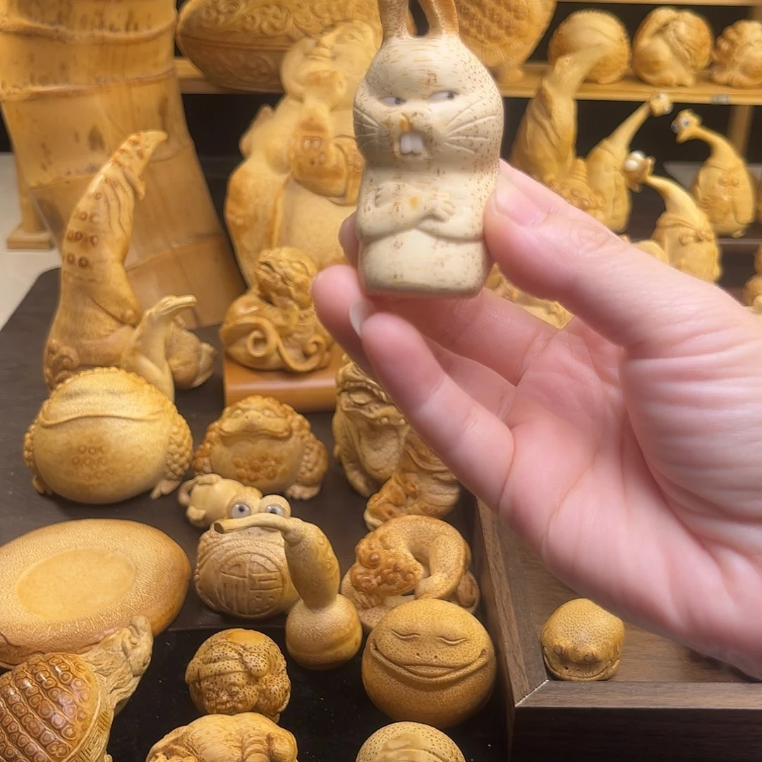 竹竹根的根部小兔子