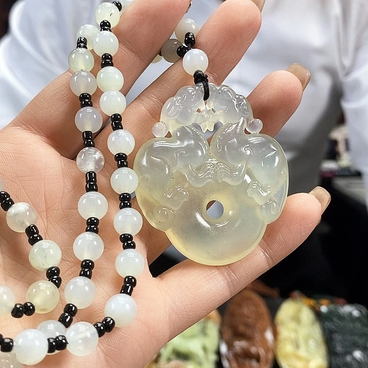 蛇纹石玉吊坠未镶嵌