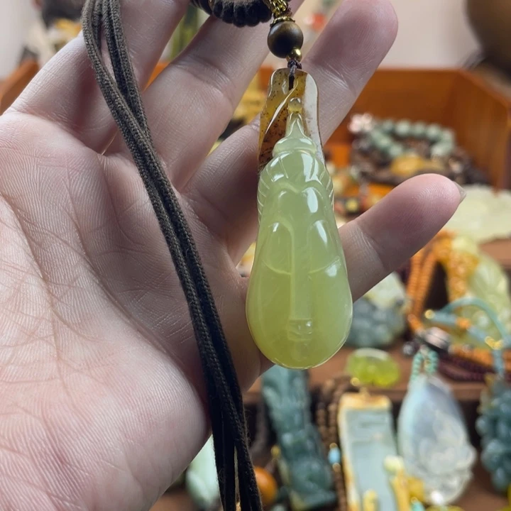 蛇纹石玉未镶嵌吊坠