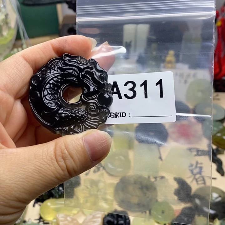 蛇纹石玉合金颈饰百**润