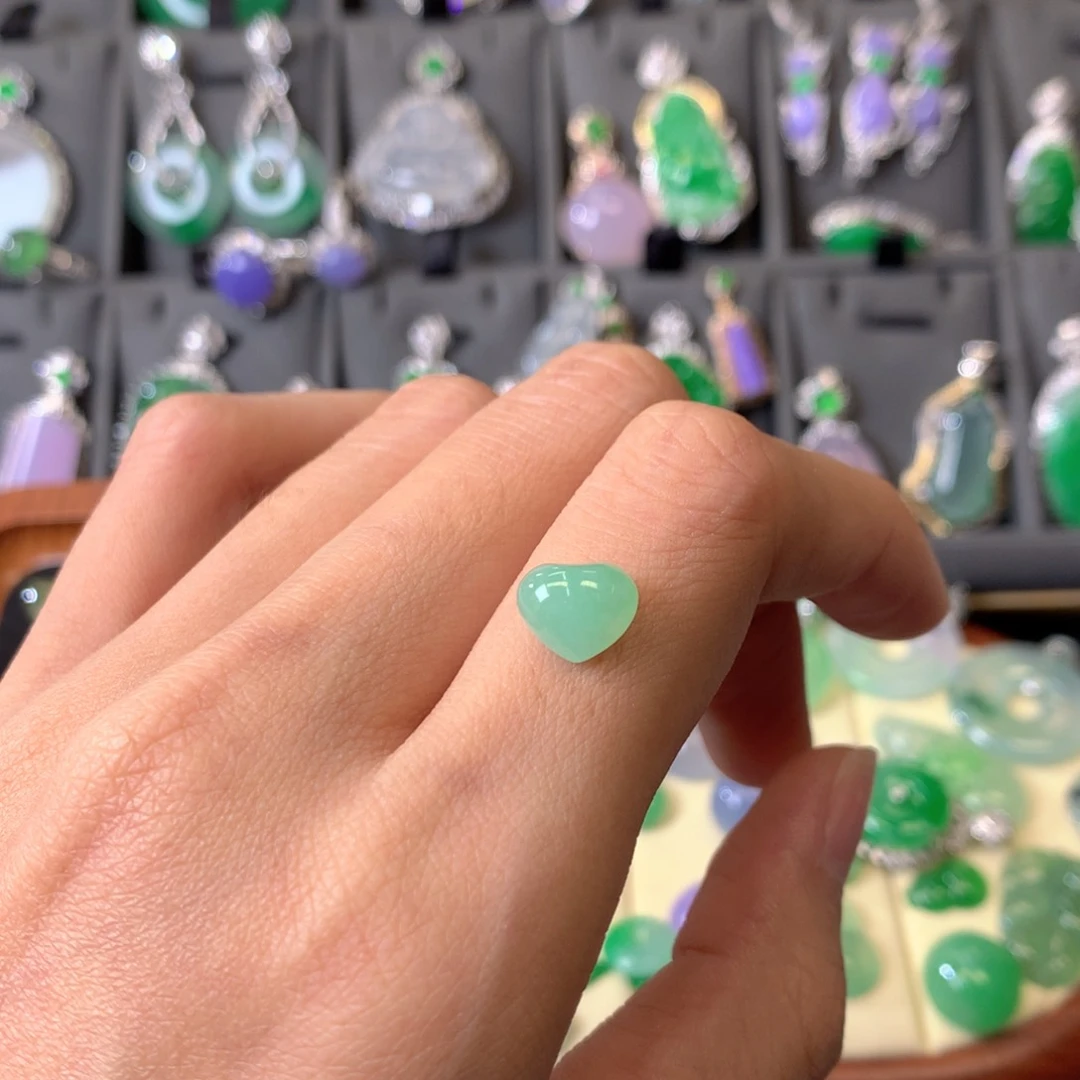 翡翠颈饰未镶嵌裸石