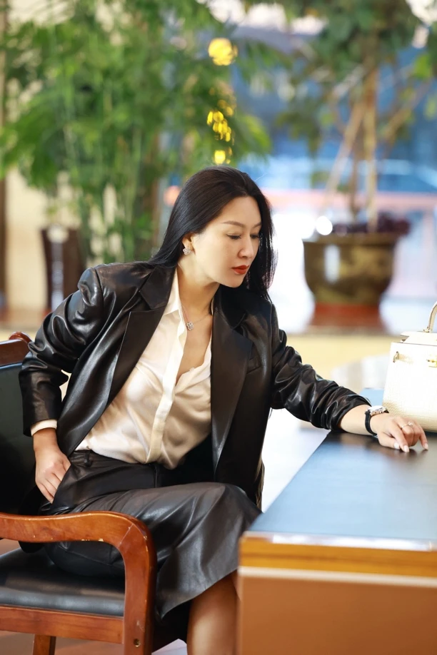 进口头层绵羊皮西装领皮衣