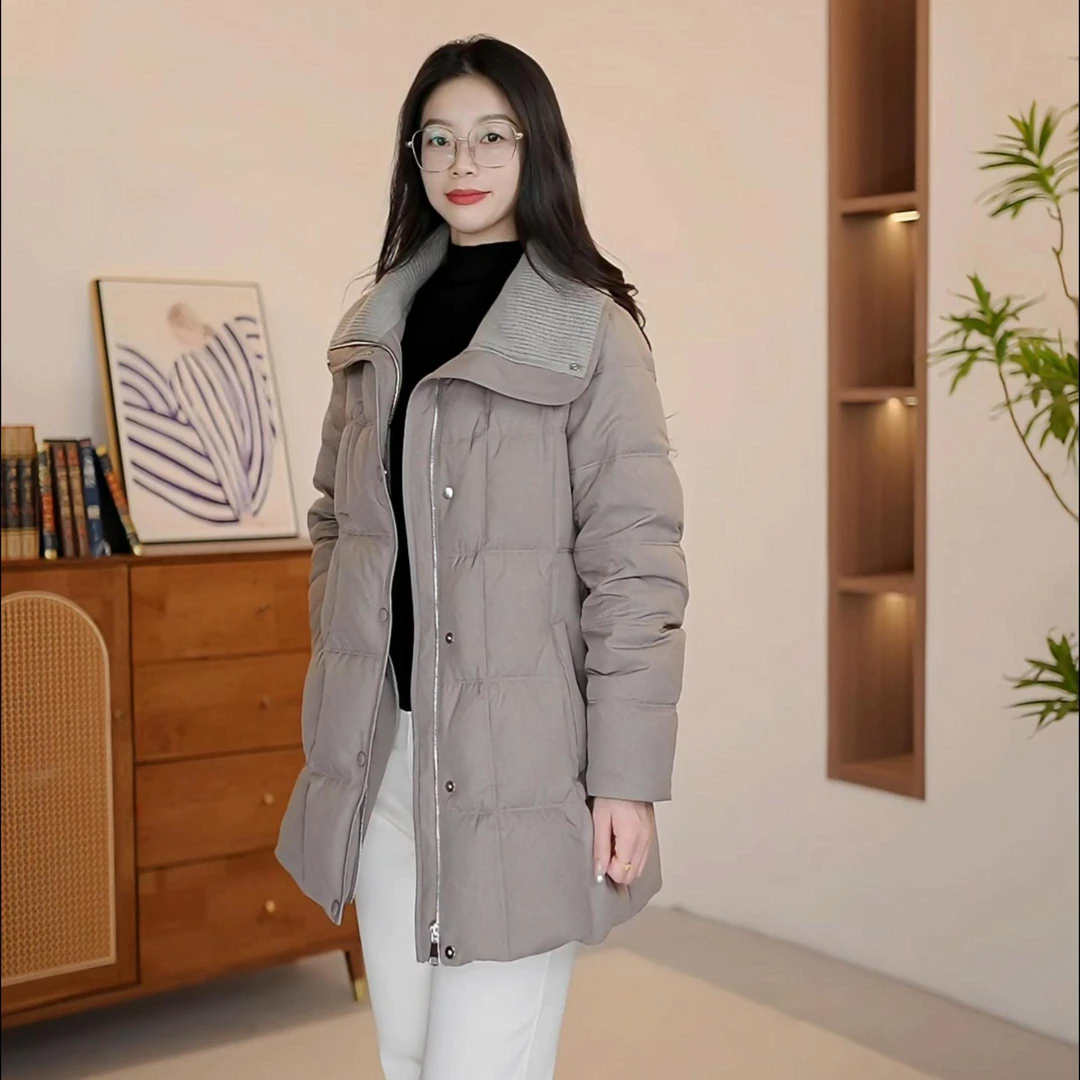 90白鹅绒针织翻领女秋冬保暖系带显瘦羽绒服CYC511575