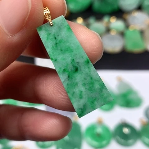 翡翠吊坠(不含链)18K金镶嵌