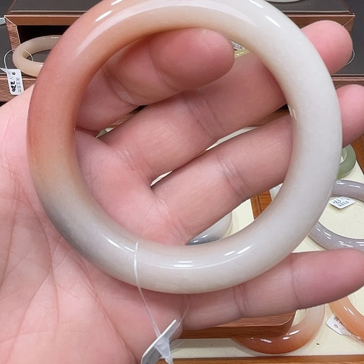 石英质玉（佘太翠）手镯未镶嵌人***女