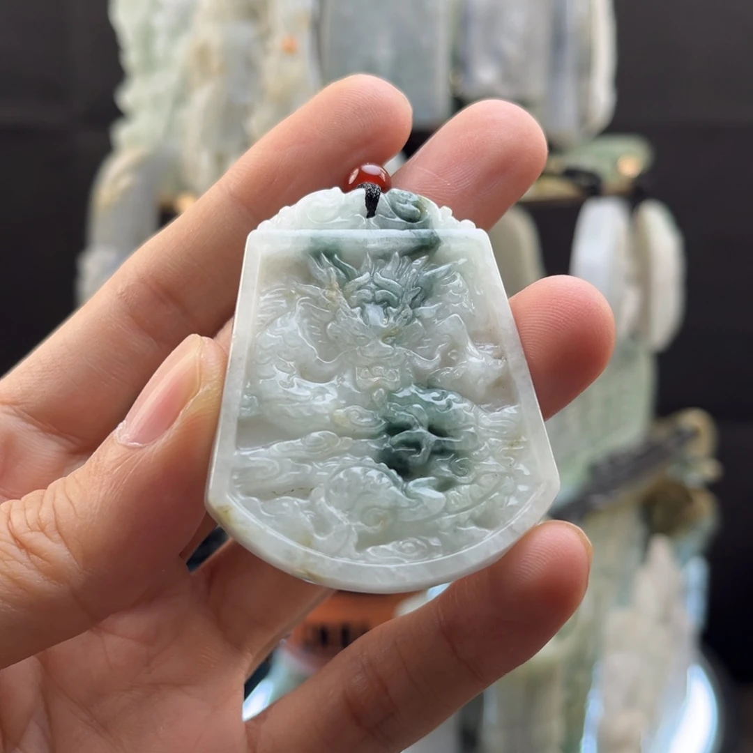 颈饰未镶嵌翡翠龙牌