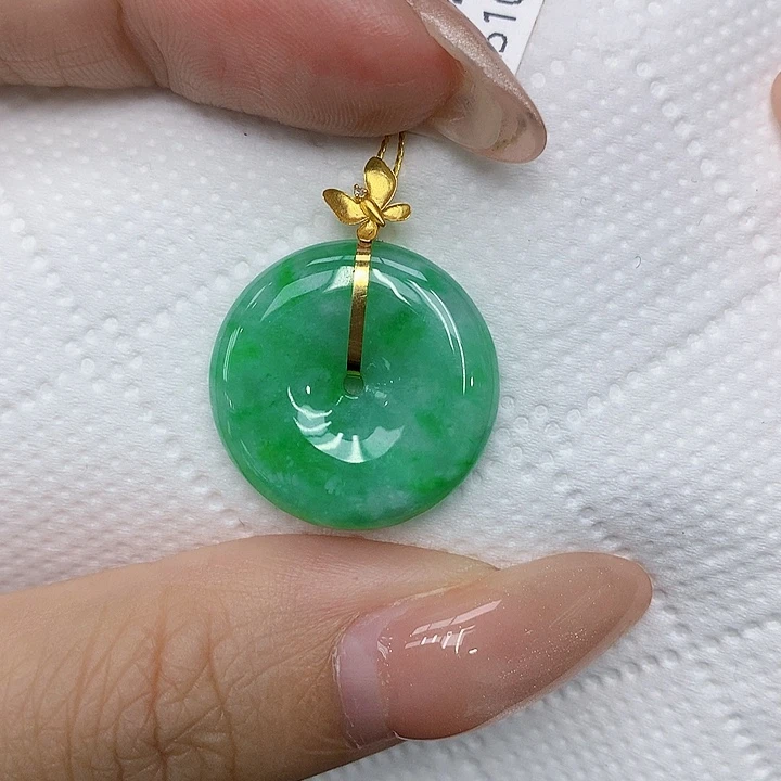 颈饰18K金镶嵌翡翠