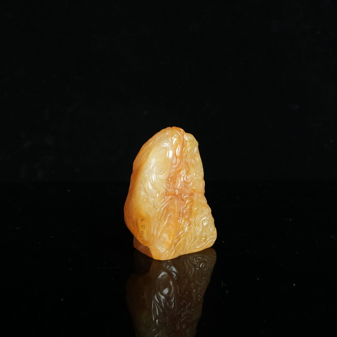 Lot8883田黄石螭龙纹摆件（陈可应作品）115.91/保利