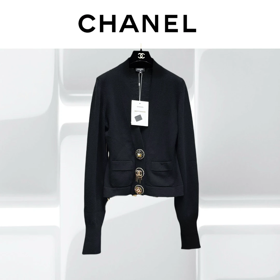99新 Chanel/香奈儿 36码22A重工纽扣黑色长袖开衫